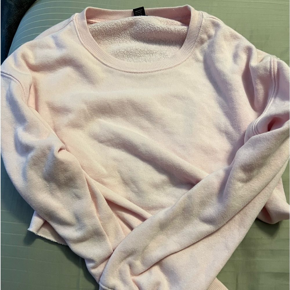 Pink, cropped, long sleeve, Size small, Brand: Forever 21